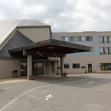 Baraga Lakeside Inn Екстериор снимка