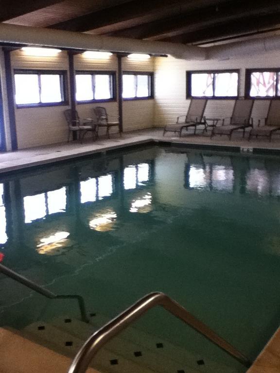 Baraga Lakeside Inn Екстериор снимка