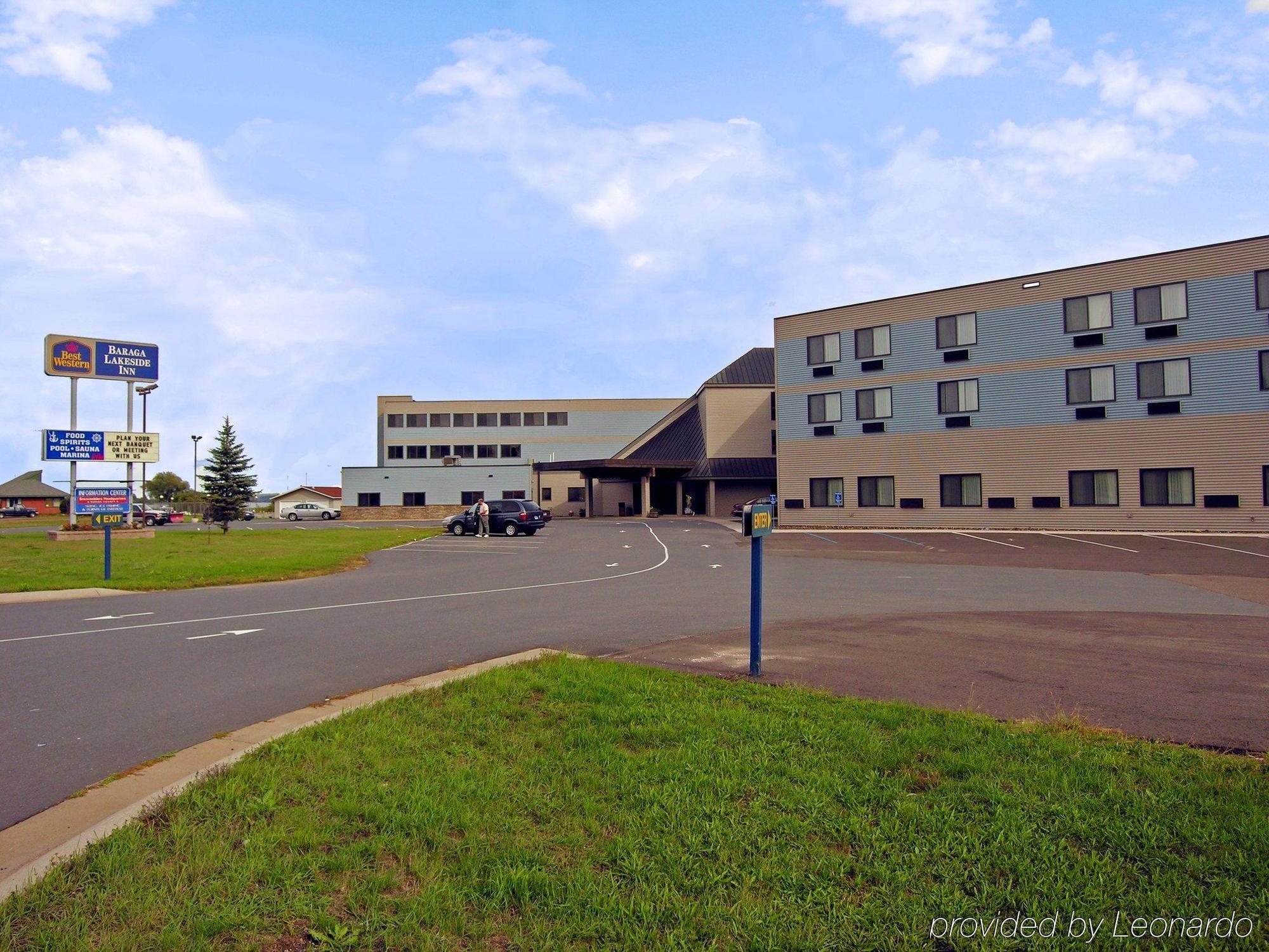 Baraga Lakeside Inn Екстериор снимка
