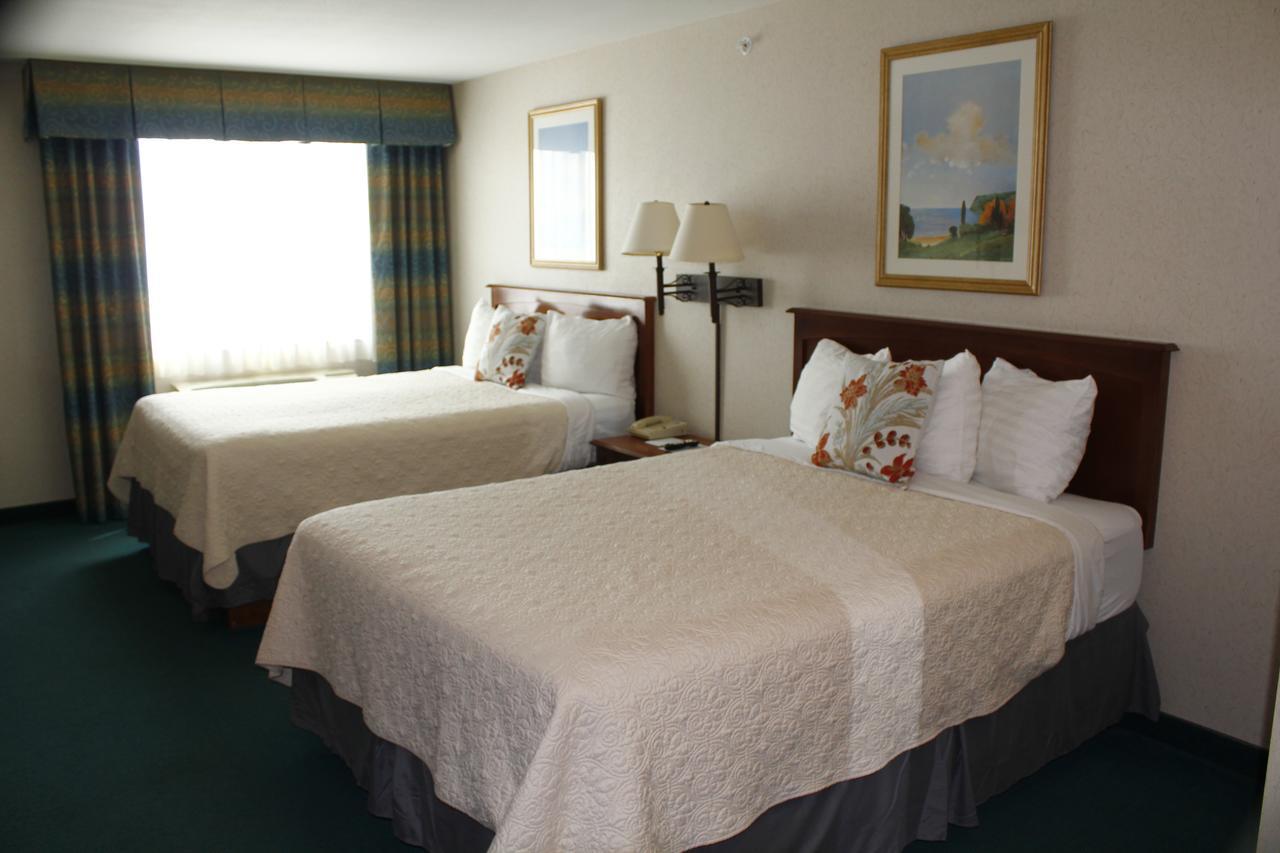 Baraga Lakeside Inn Екстериор снимка