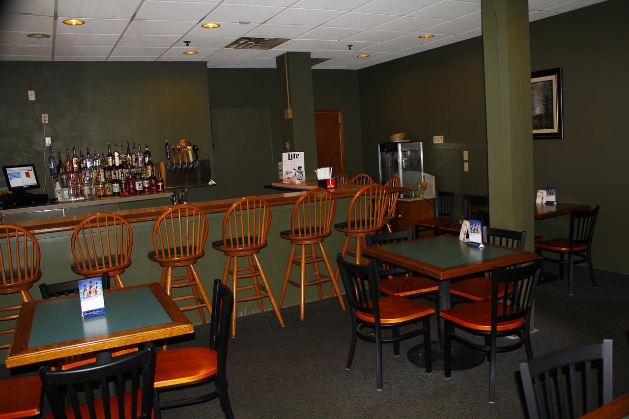 Baraga Lakeside Inn Екстериор снимка