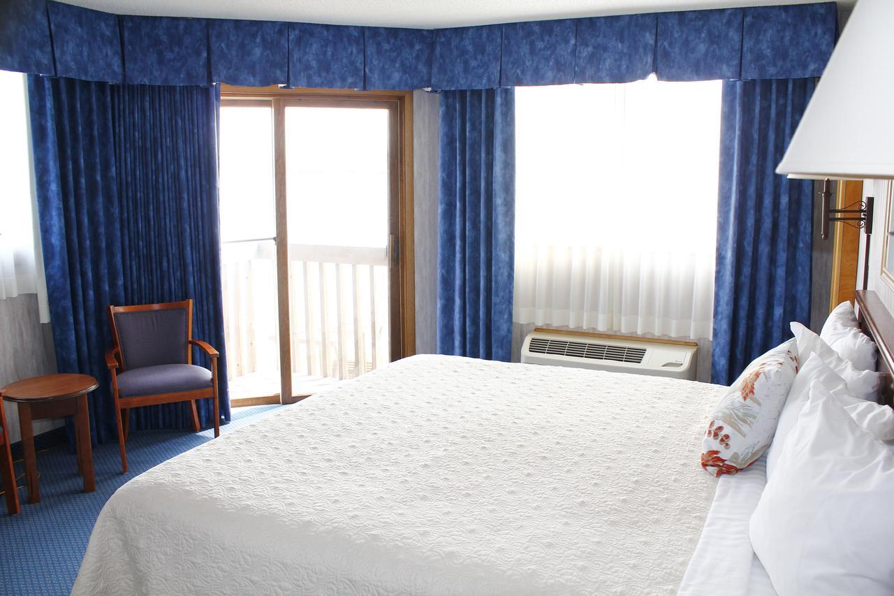 Baraga Lakeside Inn Екстериор снимка